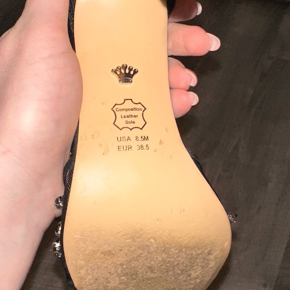 Heels - Picture 4 of 4